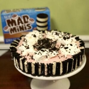 Follow this step-by-step recipe to make a delicious ice cream cake made with Mad Minis ice cream cookie sandwiches.